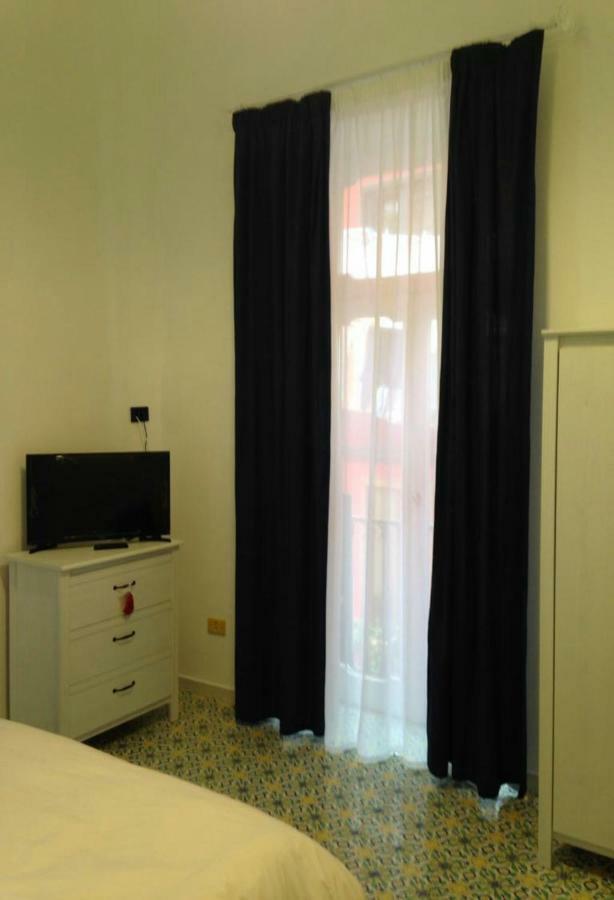 Bed and Breakfast Il Sorriso Salerno Exterior foto