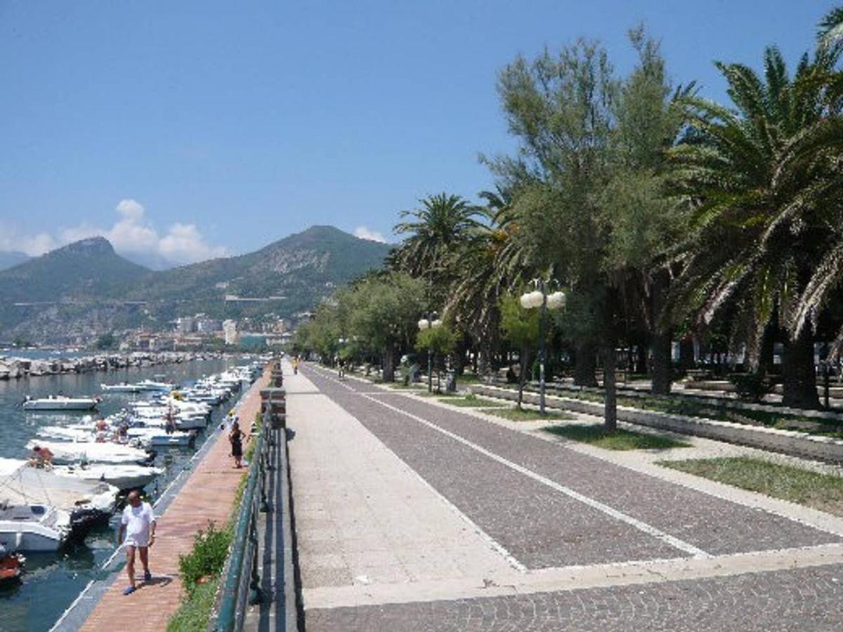Bed and Breakfast Il Sorriso Salerno Exterior foto